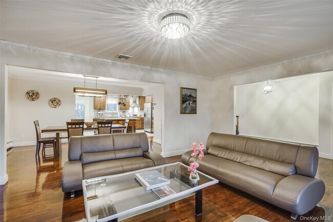 Foto del edificio - 1041 Glen Cove Ave