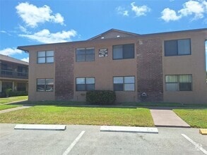 Building Photo - 10037 Winding Lake Rd
