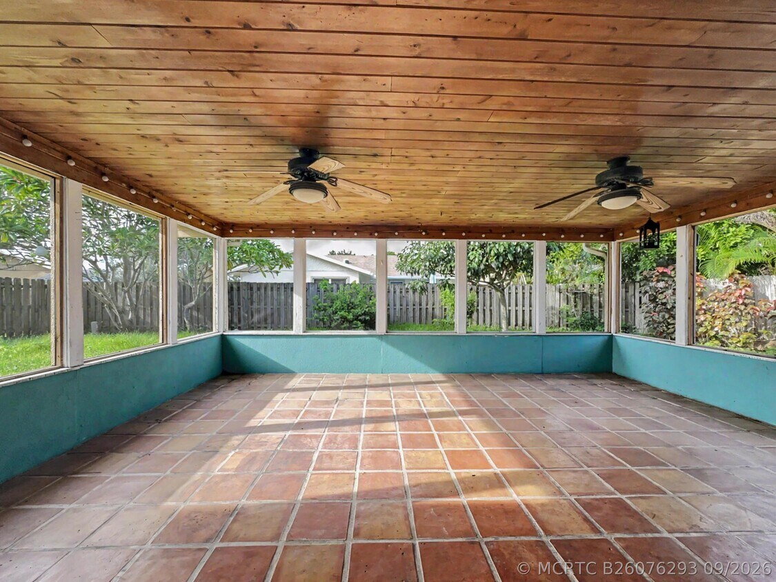 Building Photo - 9135 Saddlecreek Dr