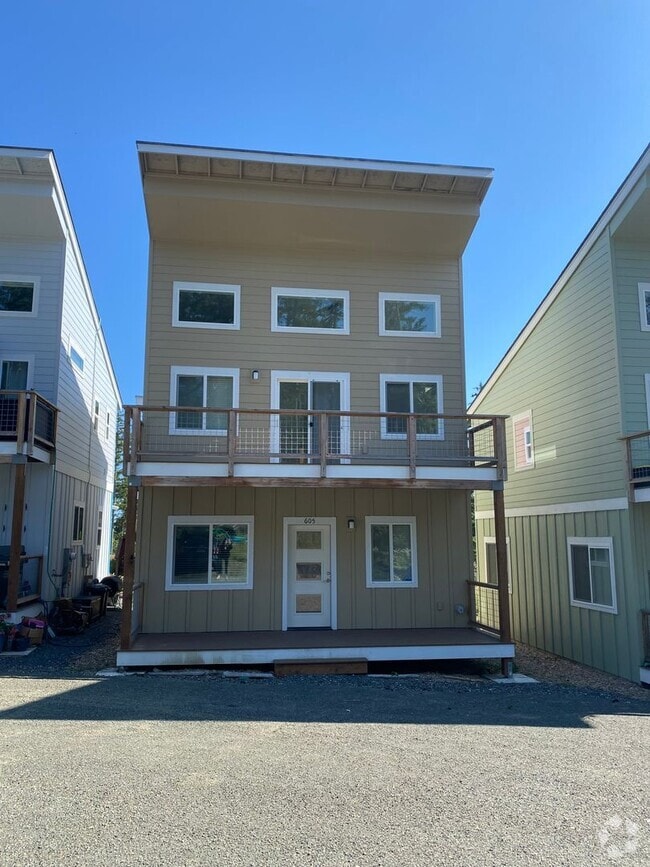 Building Photo - 605 Finnegan Way
