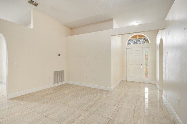Building Photo - 537 Mason Dr
