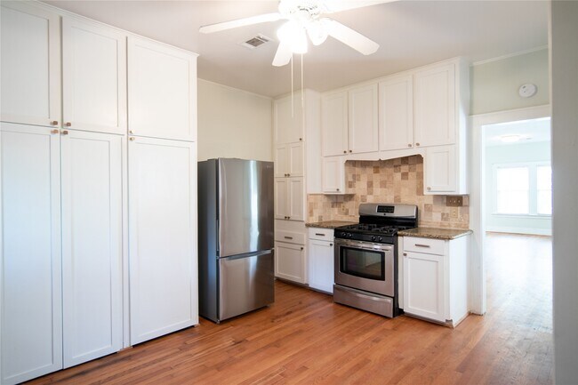 Foto del edificio - 747 E 18th St
