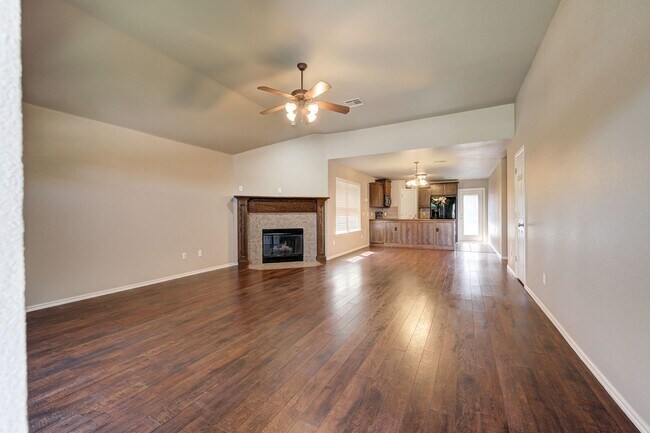 Building Photo - Beautiful 3x2 in Norman!