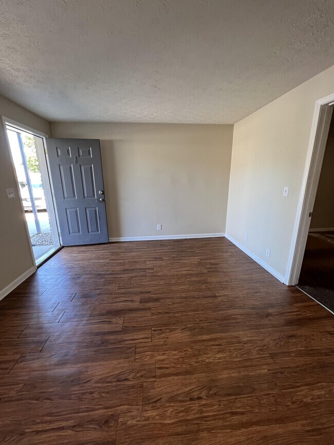 Foto del edificio - 4216 Flintlock Dr