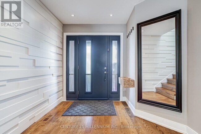 Building Photo - 30 Queensmill Ct