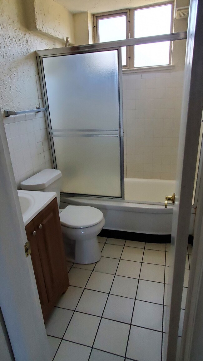 Foto del edificio - 2526 S Williams St