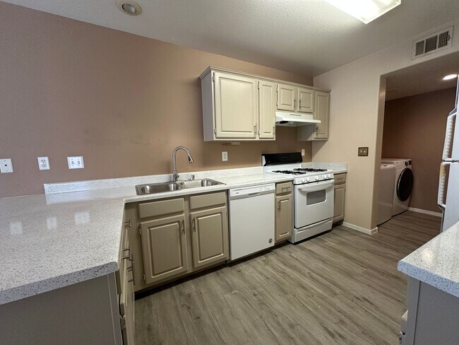 Building Photo - Silverado Ranch town-home in a gated commu...