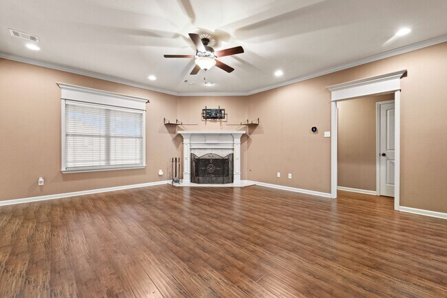 Building Photo - Ready for lease!