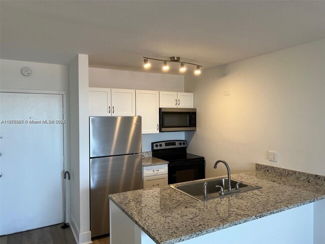 Building Photo - 2501 Riverside Dr