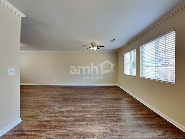 Foto del edificio - 502 Walnut Crossing Dr