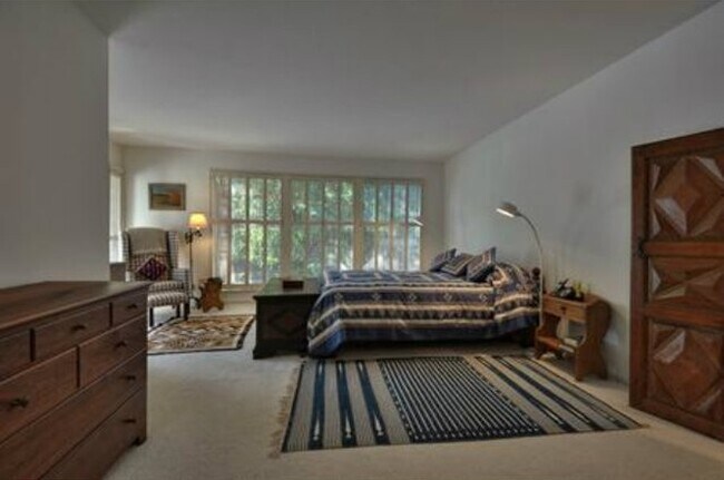 Building Photo - 300 Sand Hill Cir