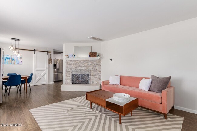 Foto del edificio - 3744 E Amelia Ave