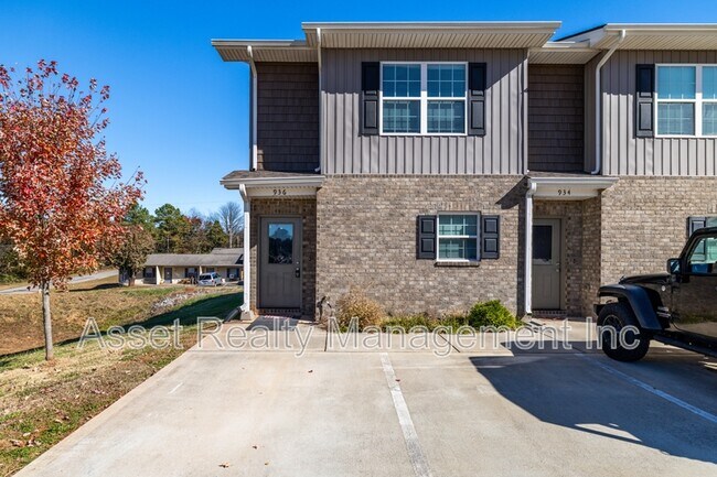 Foto del edificio - 936 Warrior Hill Dr