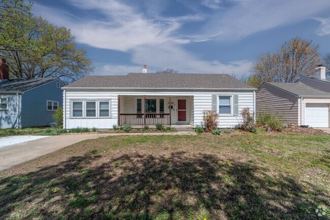 Building Photo - 2448 E Aloma St
