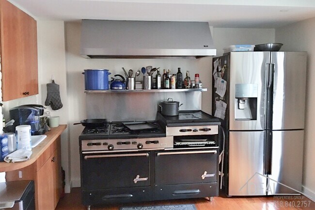 Building Photo - 16 Seventh Avenue #GardenR