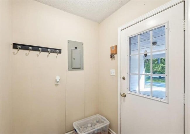 Foto del edificio - 886 Perimeter Rd