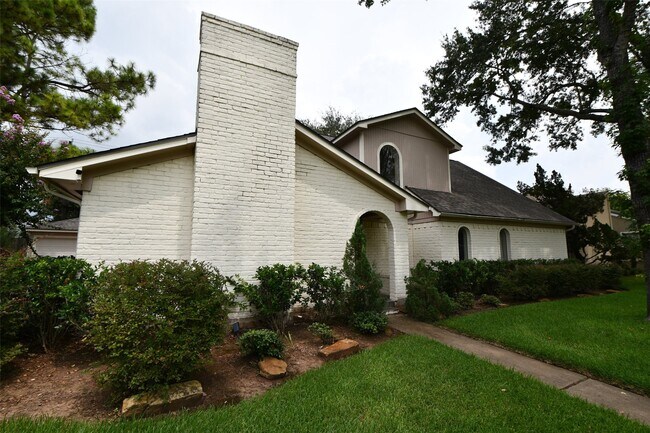 Foto del edificio - 3410 Plum Brook Ln