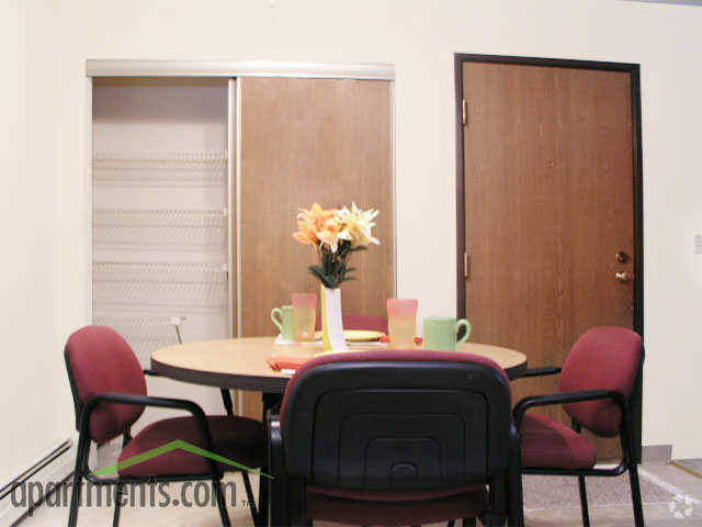 Dining Room - Forest Mall Apartments