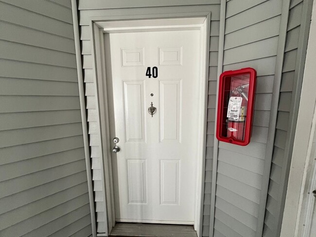Building Photo - Amazing 2 Bed 2 Bath Condo in Hazelwood ne...