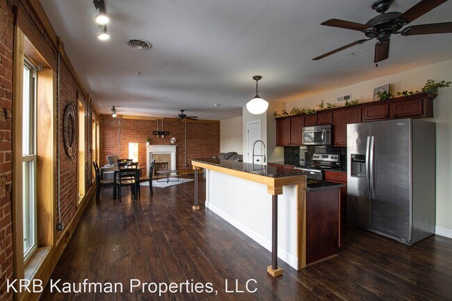 Building Photo - 2 br, 1 bath House - 207 West Pike Street ...
