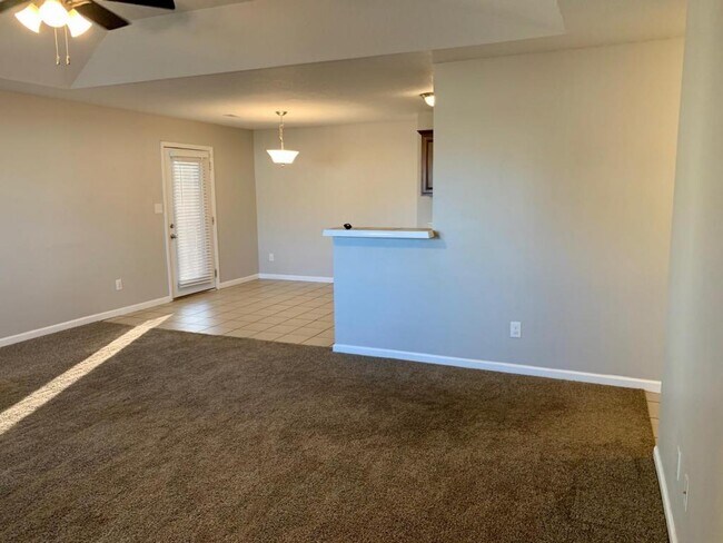 Building Photo - 7009 SW Greenview Dr