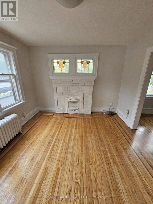 Building Photo - 983 Main St E