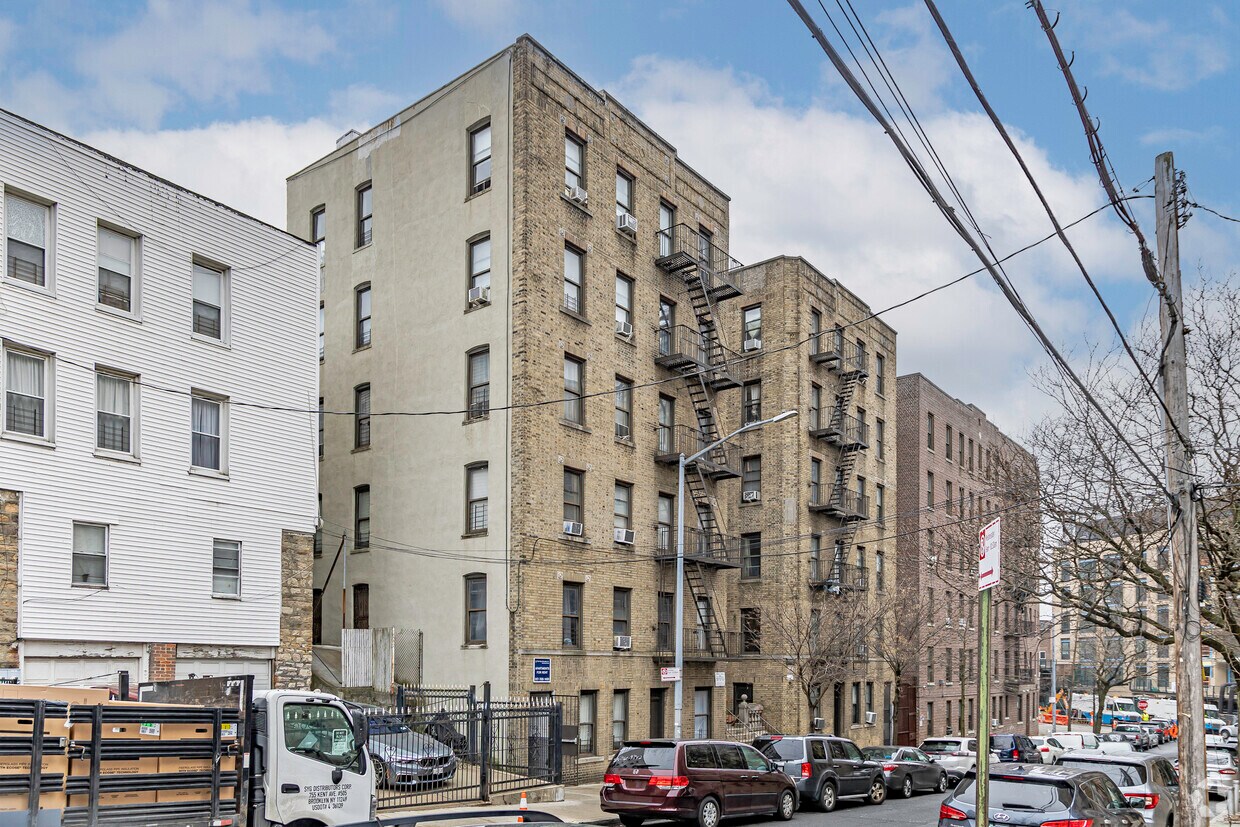 Primary Photo - 10 Adrian Ave