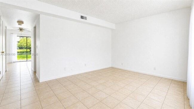 Foto del edificio - 9821 NW 37th St