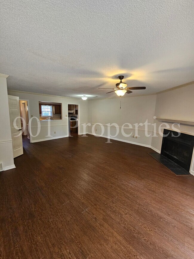 Building Photo - 383 Harts Way Dr