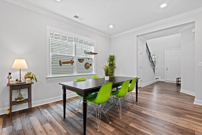 Building Photo - Stunning 4 bedroom Single Family Home: Ava...