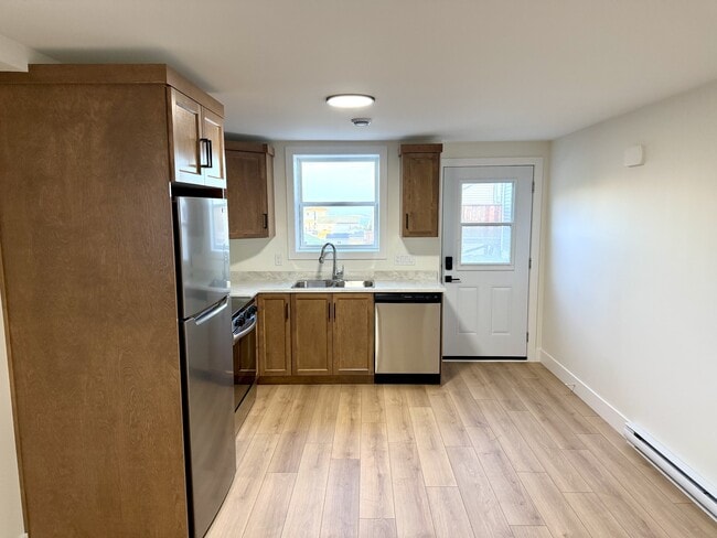 Building Photo - 18 Kemble Ave