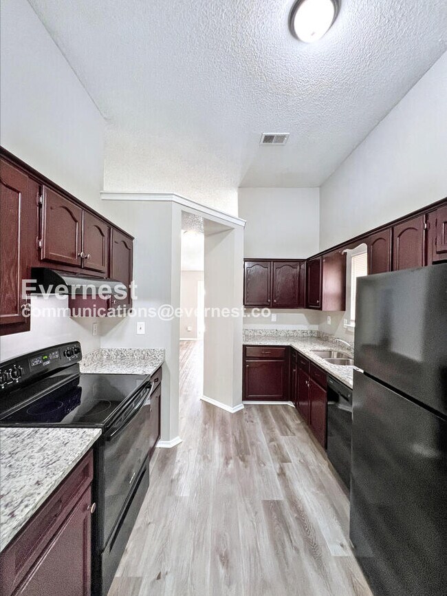 Foto del edificio - 7594 Iris Dr