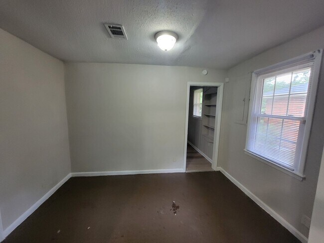 Building Photo - 2111 Dyer St