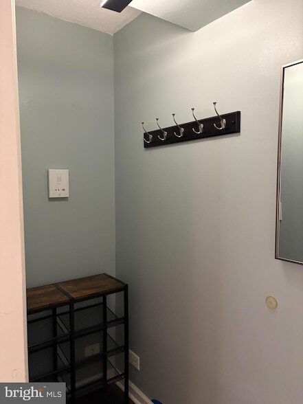 Building Photo - 206 N George Mason Dr