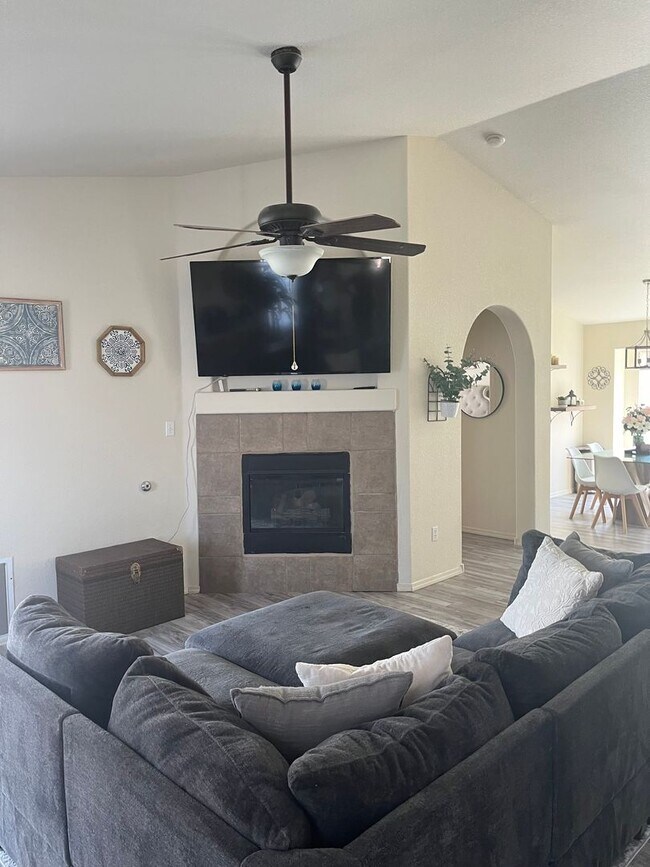 Building Photo - Sweet updated home in Northern Meadows