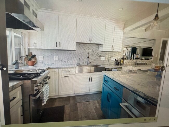 Building Photo - 2805 Calle Aventura