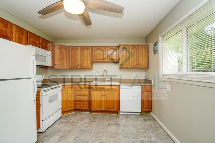 Building Photo - REDUCED!- Now offering $500 off first full...