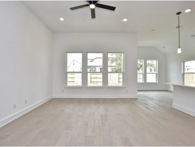Building Photo - 2233 Nates Pl