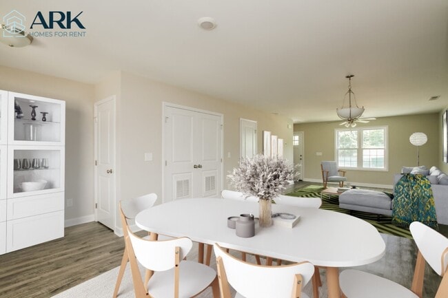 Building Photo - 114 Rowan St