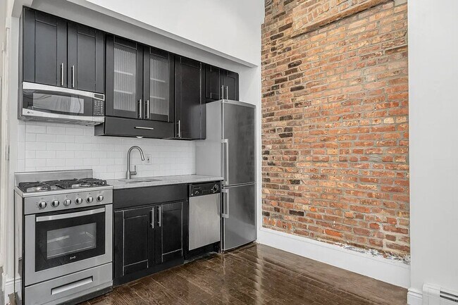 Foto del edificio - 448 W 19th St