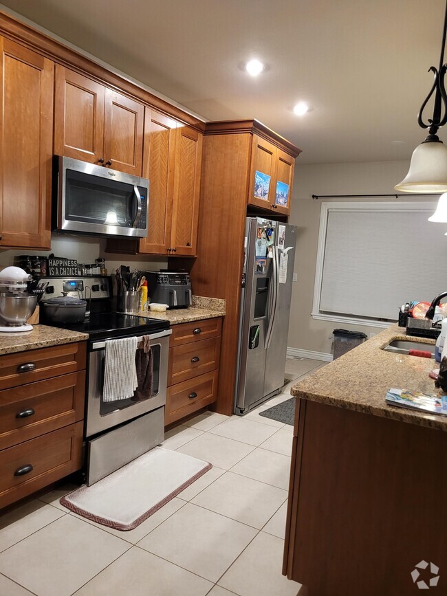 Building Photo - 8515 Sandpiper St