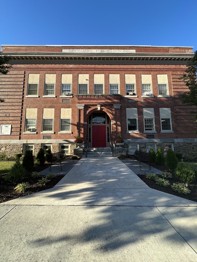 Building Photo - 110 E Mifflin St