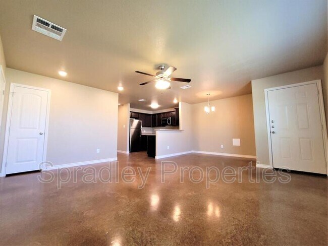 Building Photo - 1527 Kal Ct
