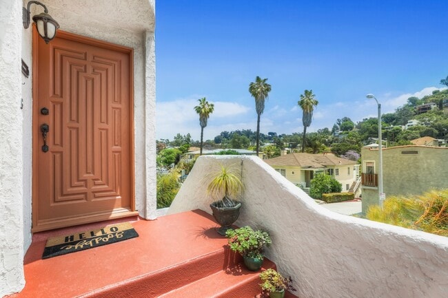 Building Photo - 1811 W Silver Lake Dr