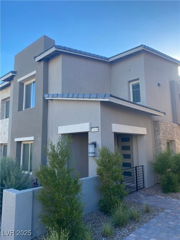 Building Photo - 600 Carriage Hill Dr