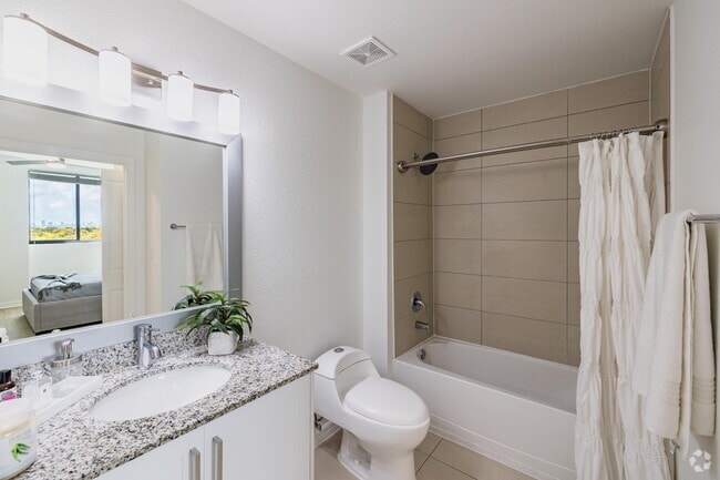 1BR, 1BA - 710SF - Bathroom - Solena West Miami