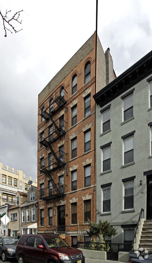 Building Photo - 335 Garden St