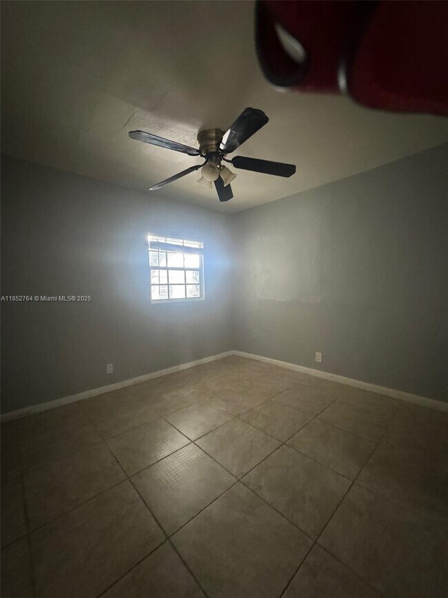 Foto del edificio - 258 E 12th St