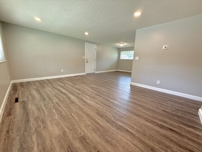 Building Photo - 4409 Primrose Ln
