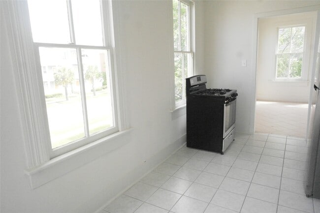 Building Photo - 304 18th St